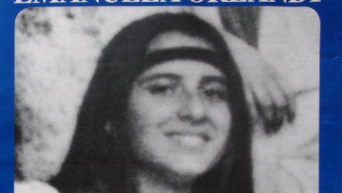 Emanuela Orlandi, fiica unui angajat de la Vatican, a dispărut în 1983 la vârsta de 15 ani, Citește mai mult la: https://www.digi24.ro/stiri/externe/ue/cazul-bizar-al-disparitiei-emanuelei-orlandi-vaticanul-a-anuntat-ca-va-deschide-morminte-pentru-a-a-descifra-misterul-1154539 Informaţiile publicate pe site-ul Digi24.ro pot fi preluate, în conformitate cu legislația aplicabilă, doar în limita a 120 de caractere.