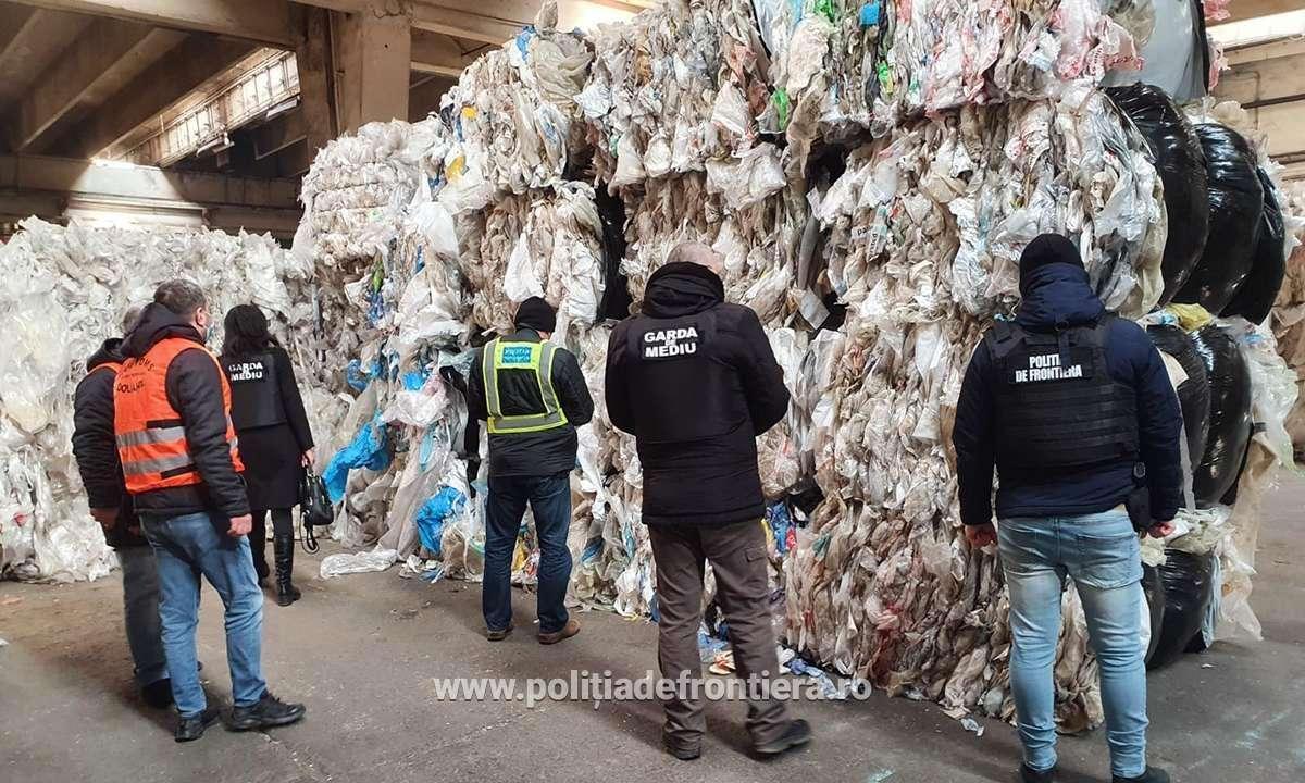 Gunoaiele Europei la porțile României. Aproape 3.800 de tone au fost oprite la frontiere