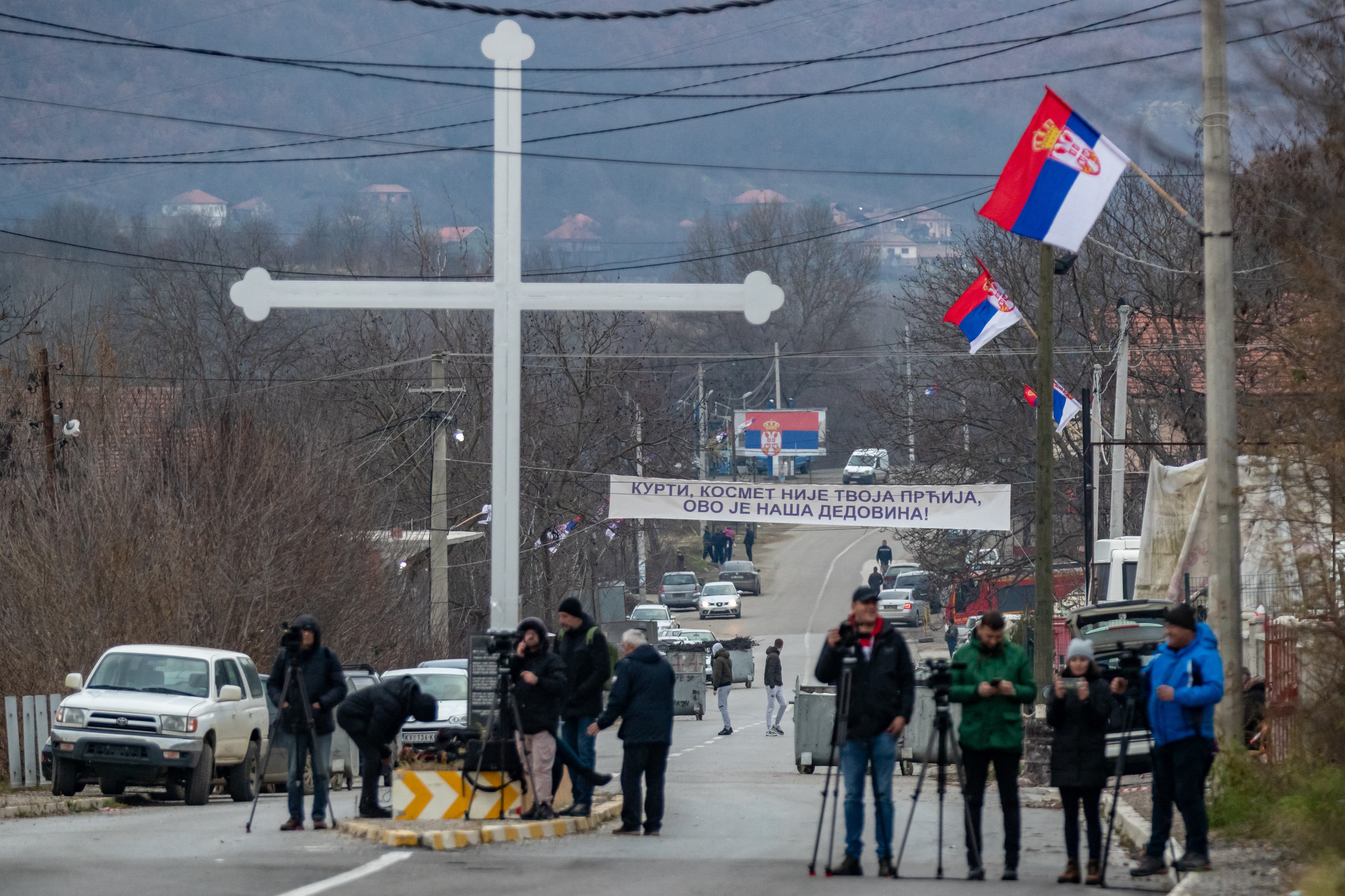 Kosovo se teme de o escaladare a tensiunilor interetnice și cere o creștere "substanțială" a efectivelor şi echipamentelor NATO