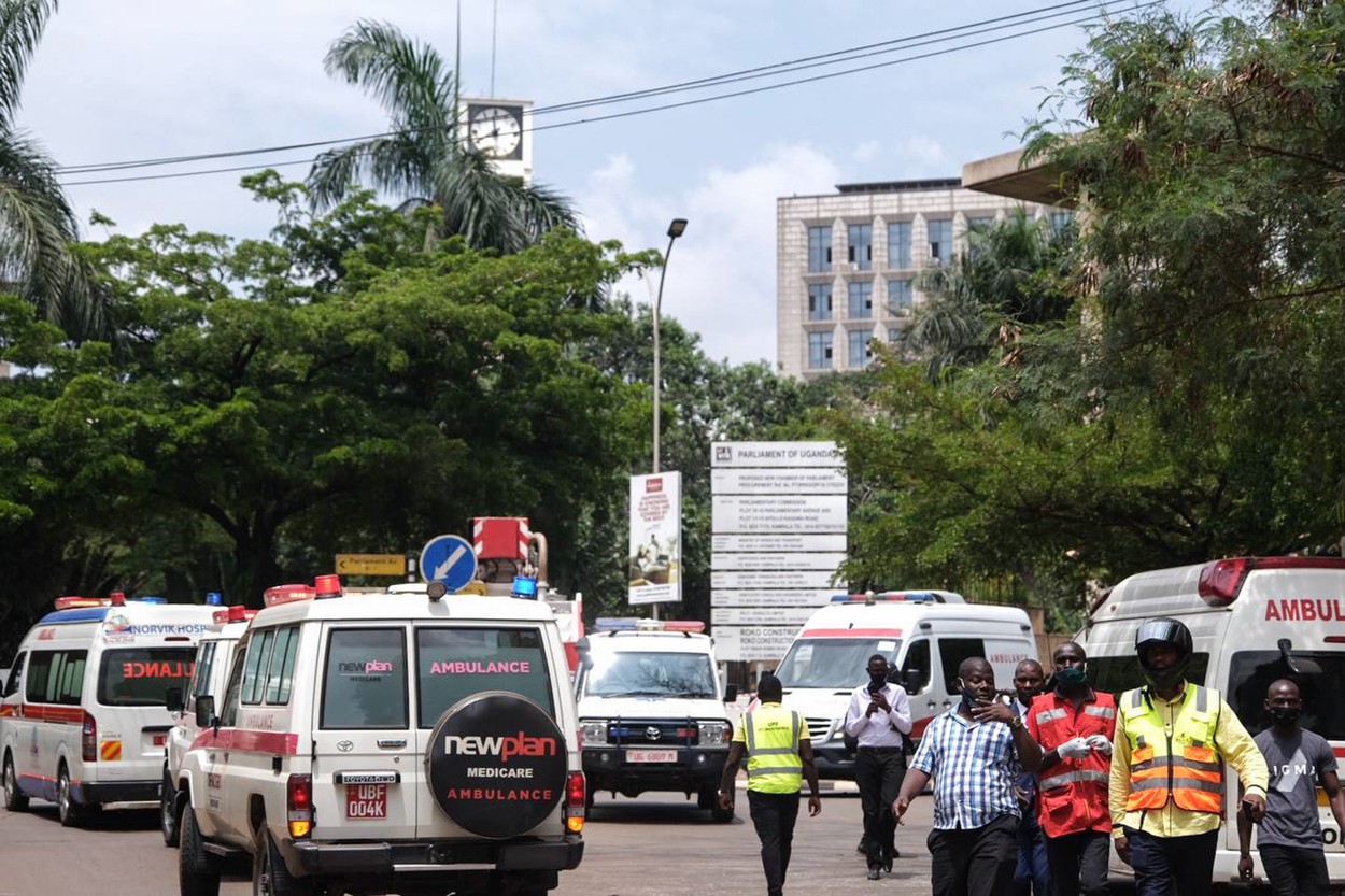 Cel puţin 9 oameni au murit sufocați într-un mall din Uganda, în timp încercau să vadă artificiile de Anul Nou
