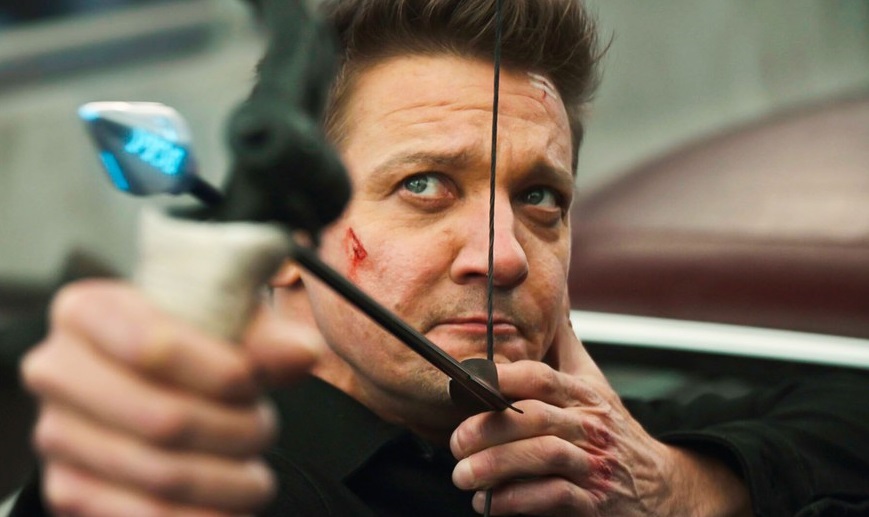 Prima fotografie cu Jeremy Renner după accident. Hawkeye din universul Marvel a postat un selfie și un mesaj de pe patul de spital