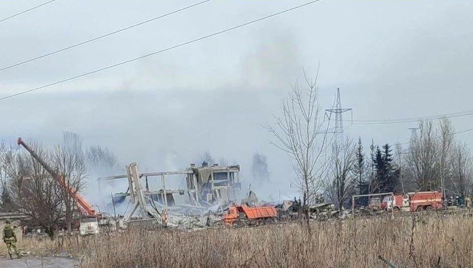 Atac cu HIMARS în noaptea de Anul Nou. Rusia confirmă explozia de la școala din Makiivka și anunță un prim bilanț oficial: 63 de morți