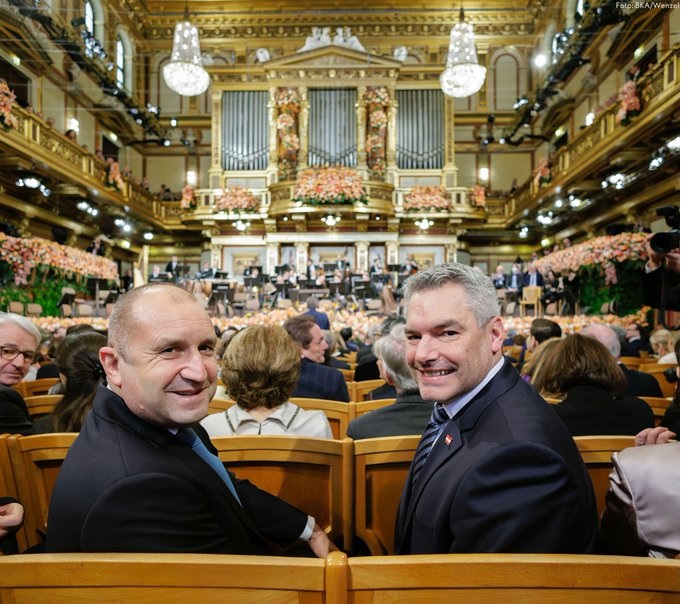 Președintele Bulgariei, împreună cu Karl Nehammer, la concertul de Anul Nou de la Viena. Pe 23 ianuarie se vor întâlni din nou