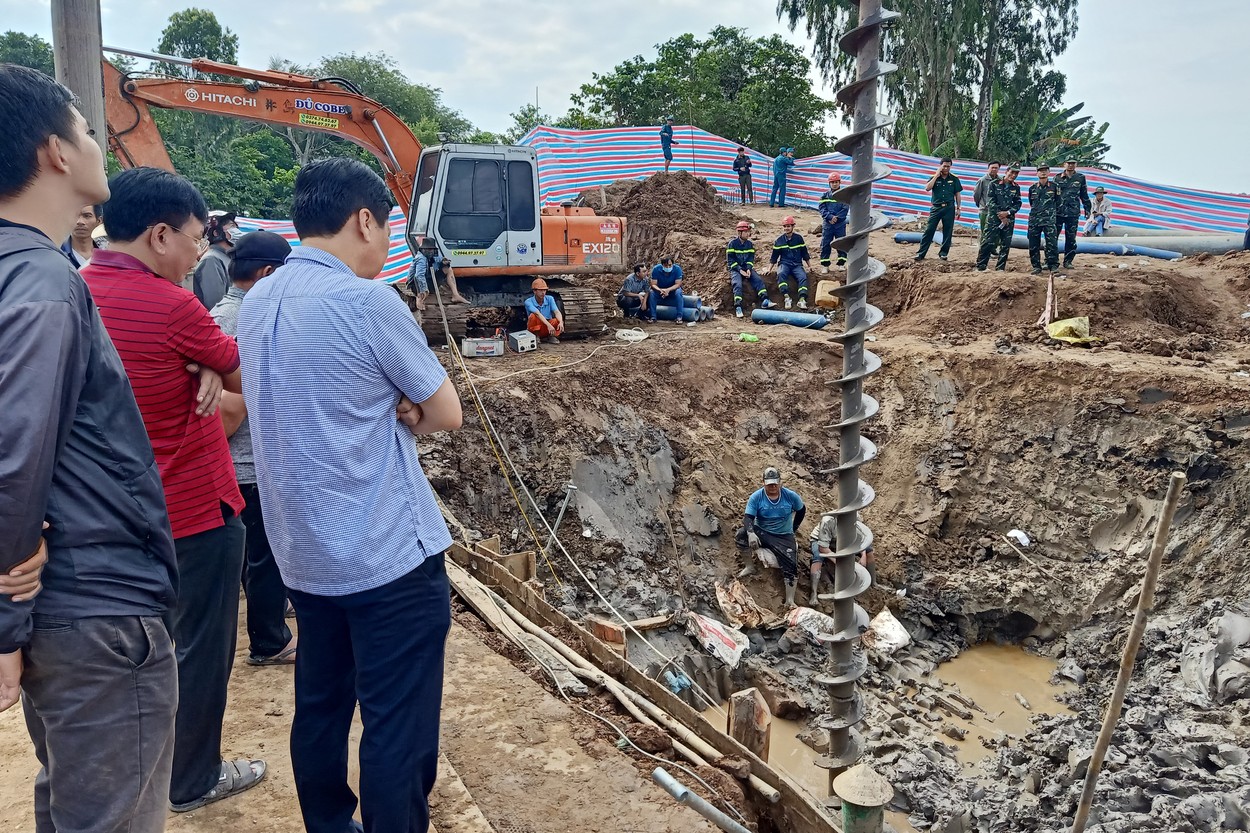 Cursă contracronometru în Vietnam pentru salvarea unui băiat căzut într-un puț extrem de îngust, dar adânc de 35 de metri