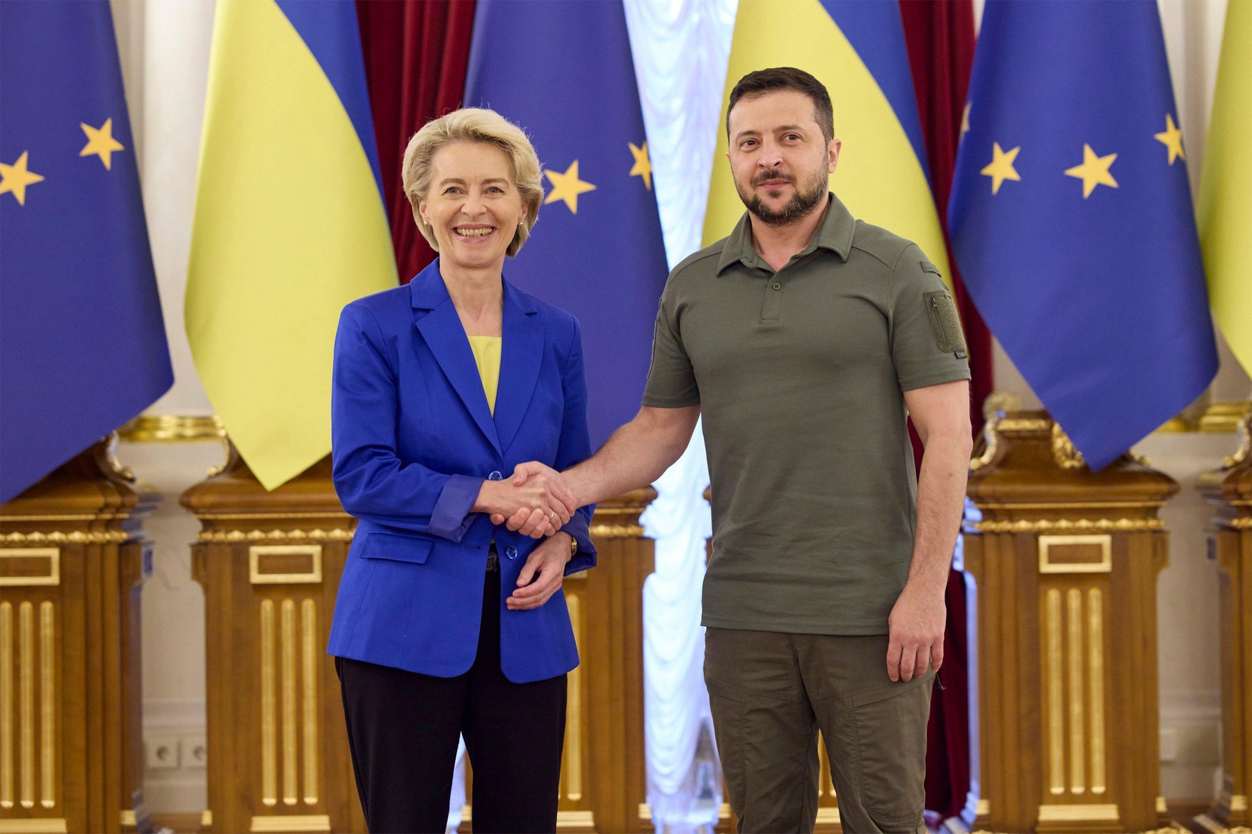 UE va începe să transfere banii din ajutorul de 18 miliarde de euro acordat Ucrainei. Zelenski a discutat cu Ursula von der Leyen