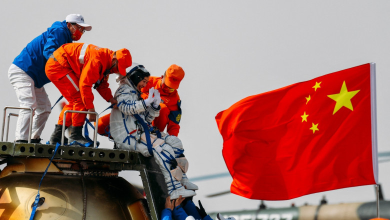 Capsula Shenzhou-13 la revenirea pe Pământ a echipajului chinez