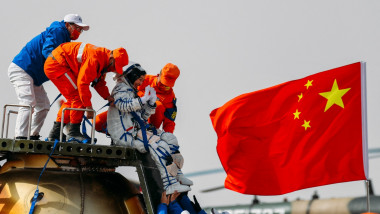 Capsula Shenzhou-13 la revenirea pe Pământ a echipajului chinez
