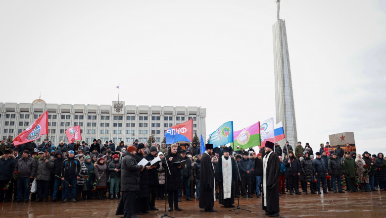 Mourners gather to lay flowers in memory of more than 60 Russian soldiers that Russia says were killed in a Ukrainian strike on Russian-controlled territory, in Samara, on January 3, 2023
