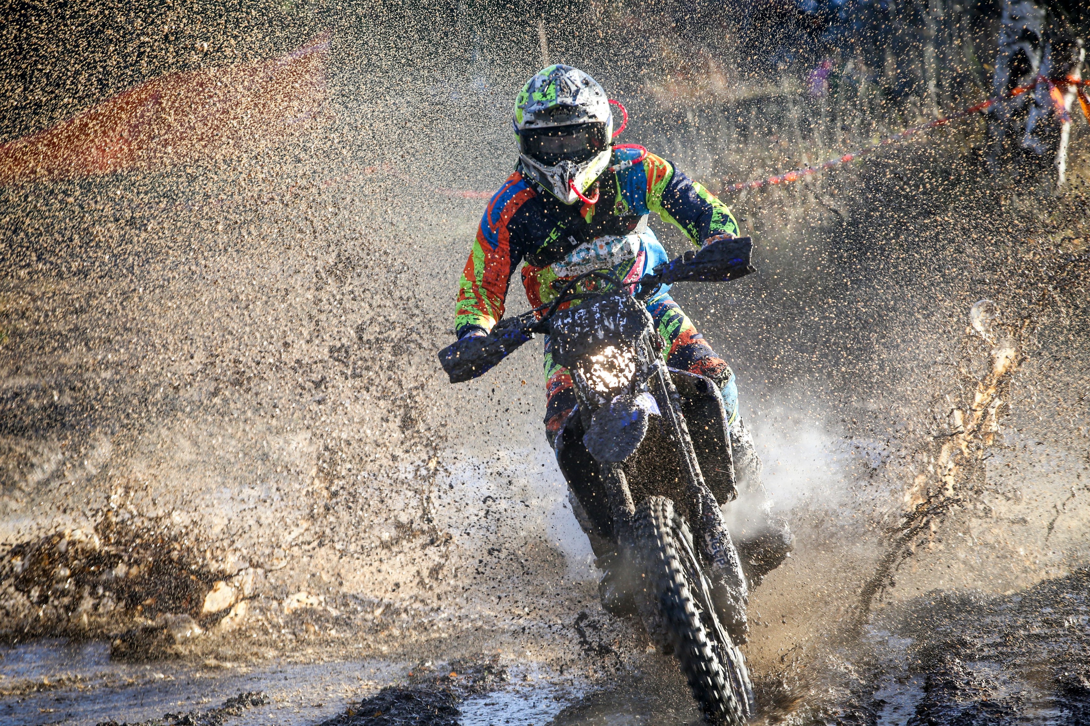 Operațiune de salvare în Piatra Craivei a unui sportiv practicant de enduro, rănit grav într-un accident cu motocicleta