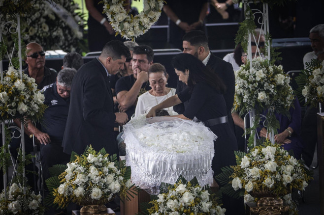 Brasilien, Totenwache für Fußballlegende Pele im Stadion des FC Santos in Sao Paulo Funeral of Pele in Santos. January