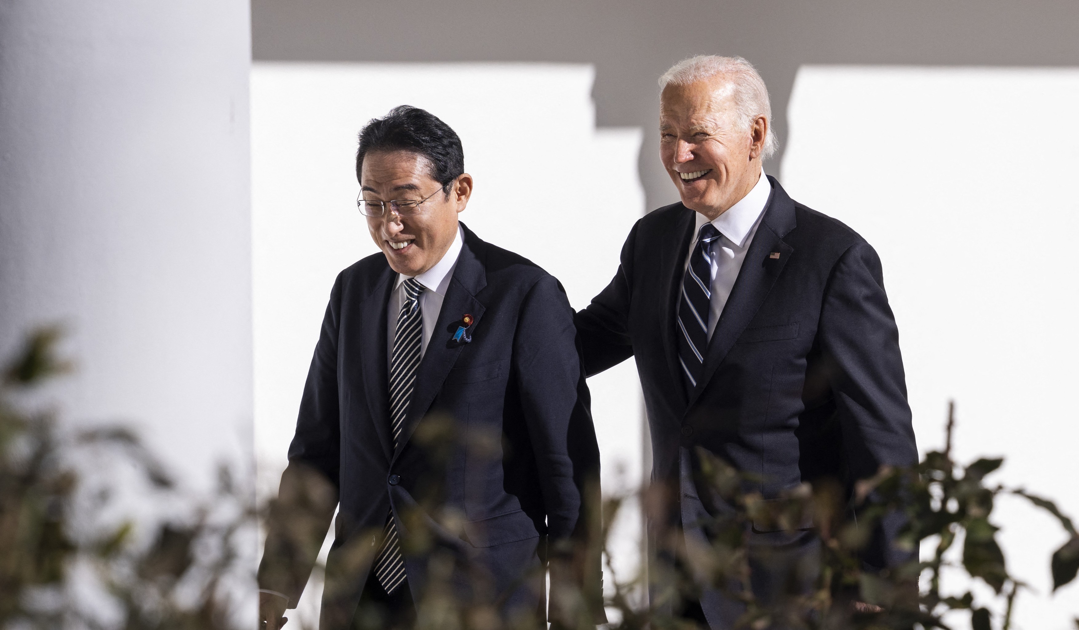 Fumio Kishida, prima vizită la Casa Albă. Joe Biden: „Statele Unite sunt total angajate în apărarea Japoniei”