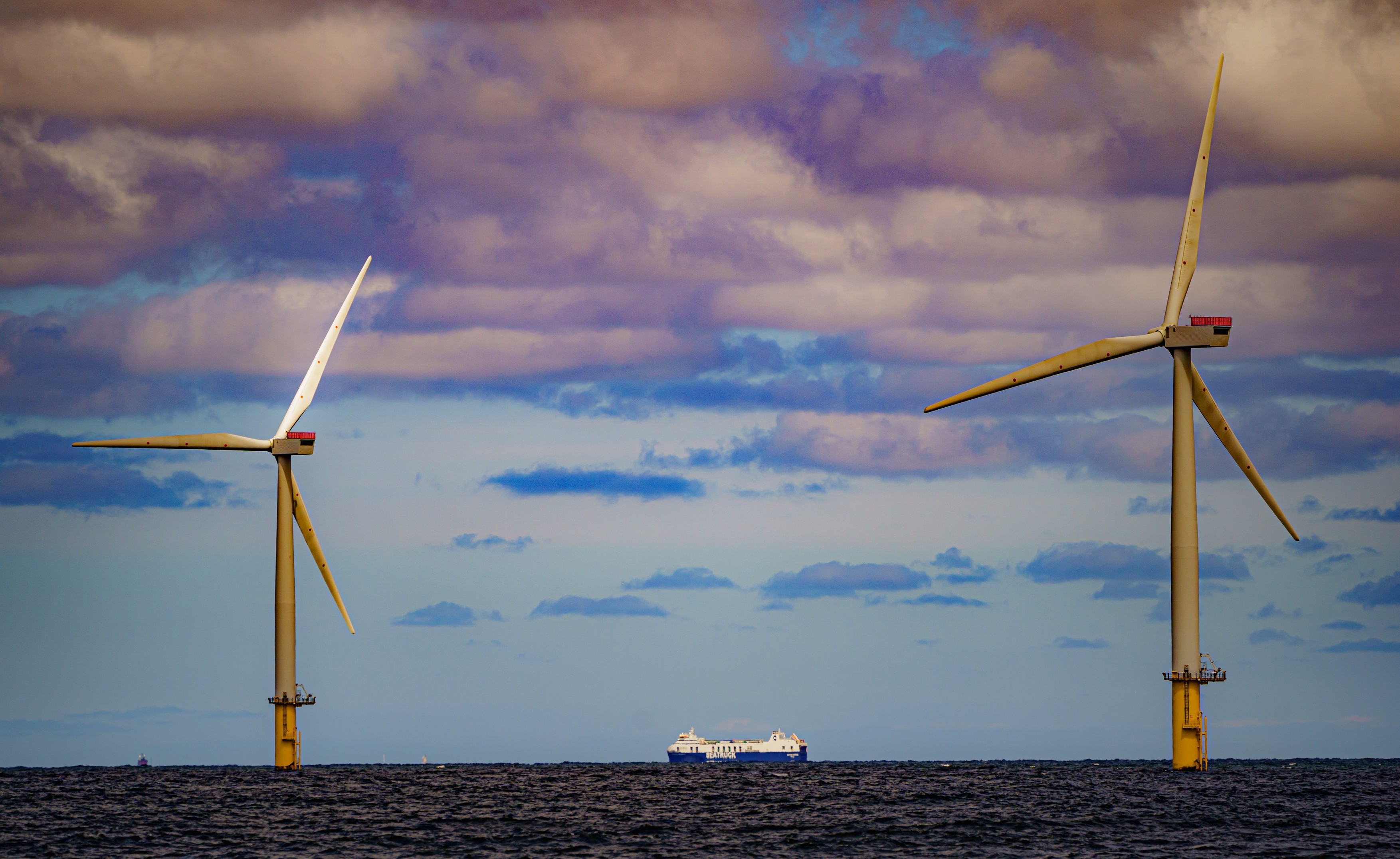 România vrea să intre în Global Offshore Wind Alliance. Ministrul Energiei: Facem investiţii pentru a produce mai multă energie verde