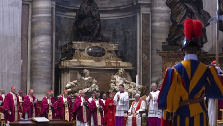 Zeci de persoane au participat la funeraliile controversatului cardinal George Pell, condamnat pentru abuzuri sexuale asupra unor copii