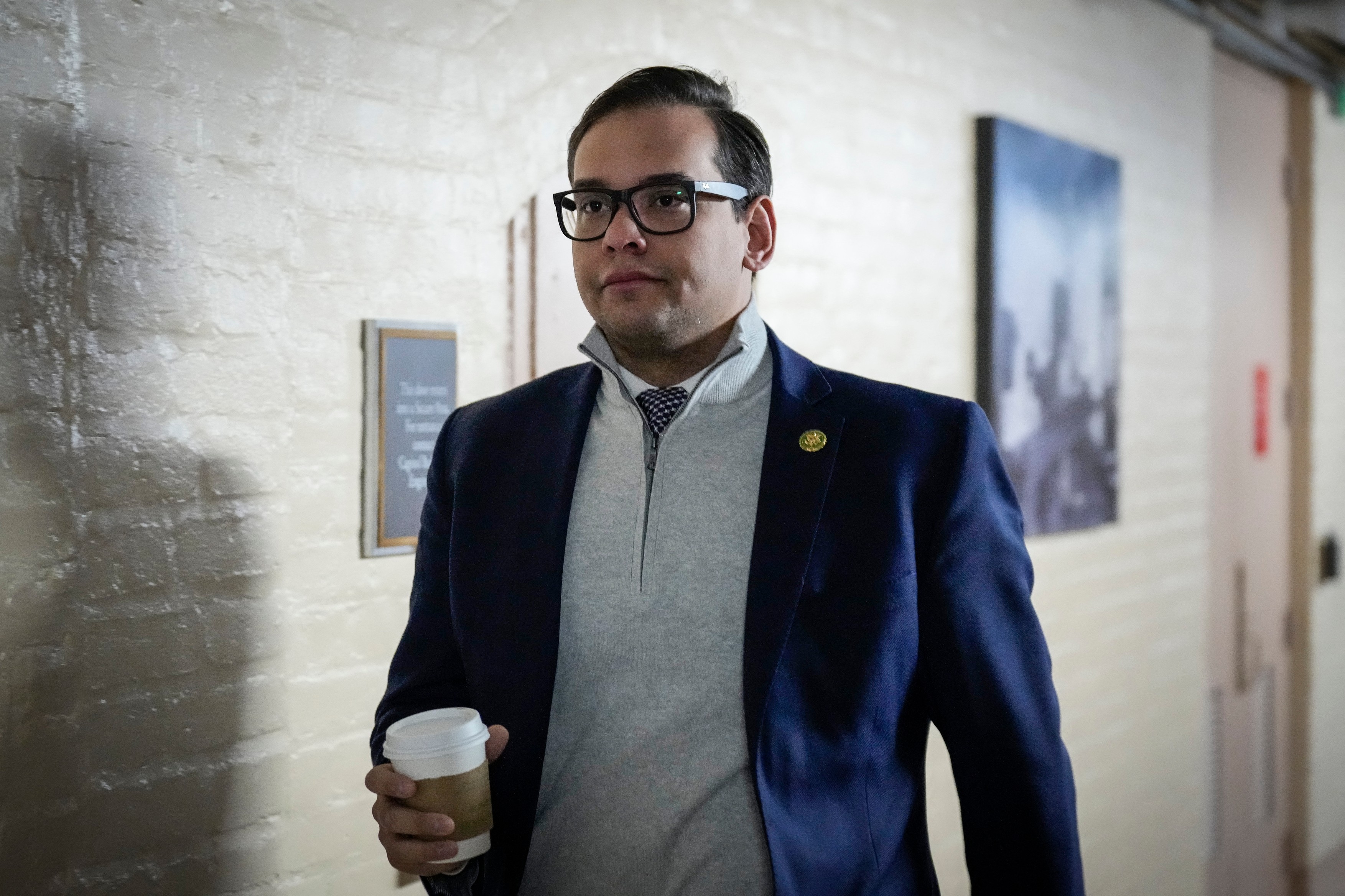 Republicanul care și-a falsificat CV-ul refuză să demisioneze. Colegii lui de partid îl amenință că-l dau afară din Congres