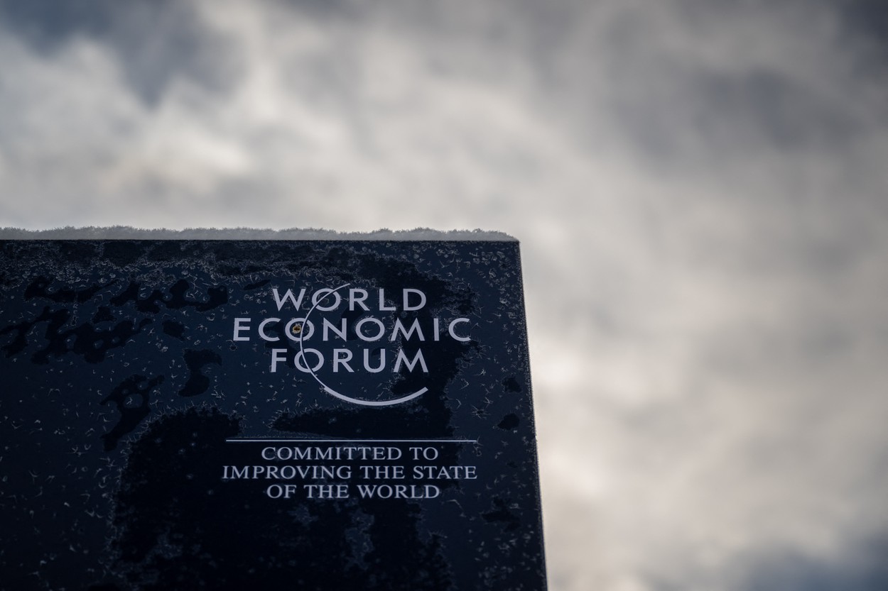 Sondaj realizat printre economiştii prezenţi la Davos. Două treimi se aşteaptă la o recesiune mondială în 2023