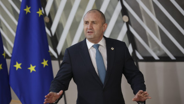 Rumen Radev, preşedintele Bulgariei, vorbeşte la o conferinţă de presă organizată la Consiliul European, în Bruxelles, pe 15 decembrie 2022.