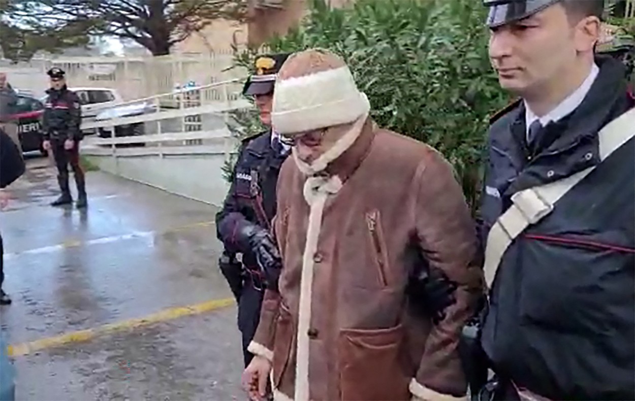"Ştiţi cine sunt. Sunt Matteo Messina Denaro". Poliția neagă că l-a prins pe șeful mafiei după un pont