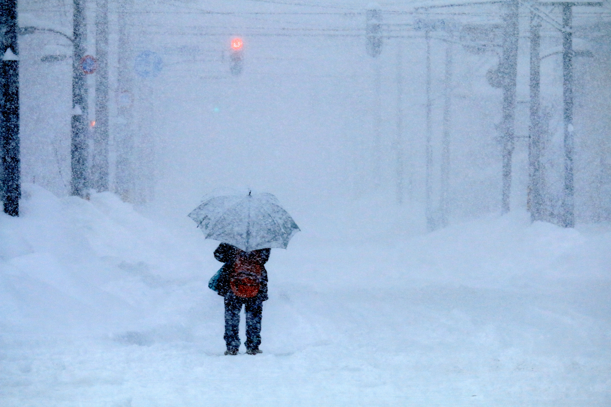 Un val de ger cuprinde România. Codul galben de ninsori și viscol a fost prelungit