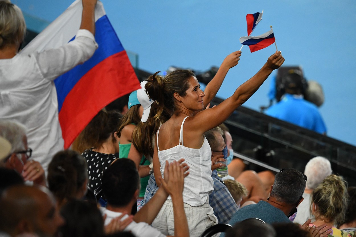 Steagurile Rusiei au fost interzise în tribune la Australian Open, după ce au fost fluturate la meciul unei ucrainence