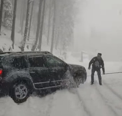 În timp ce Capitala înregistrează cea mai călduroasă zi din ultimele două decenii, 11 județe sunt vizate de cod portocaliu de viscol