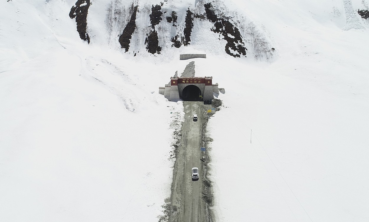 Cel puțin opt oameni au fost uciși de o avalanșă în Tibet. Desfășurare de forțe masivă, în căutarea supraviețuitorilor