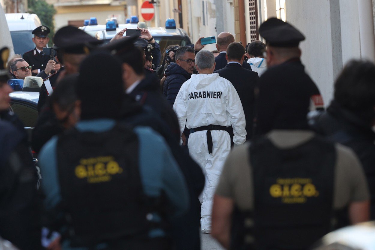 Polițiștii italieni au găsit buncărul cu diamante și smaralde al șefului mafiei, Matteo Denaro