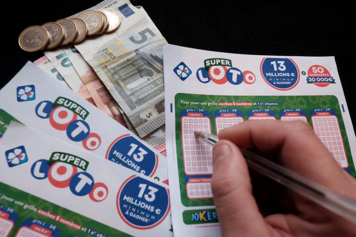 Un bărbat care a uitat că a jucat deja la loto a pus din nou un bilet cu aceleași numere şi a câștigat de două ori