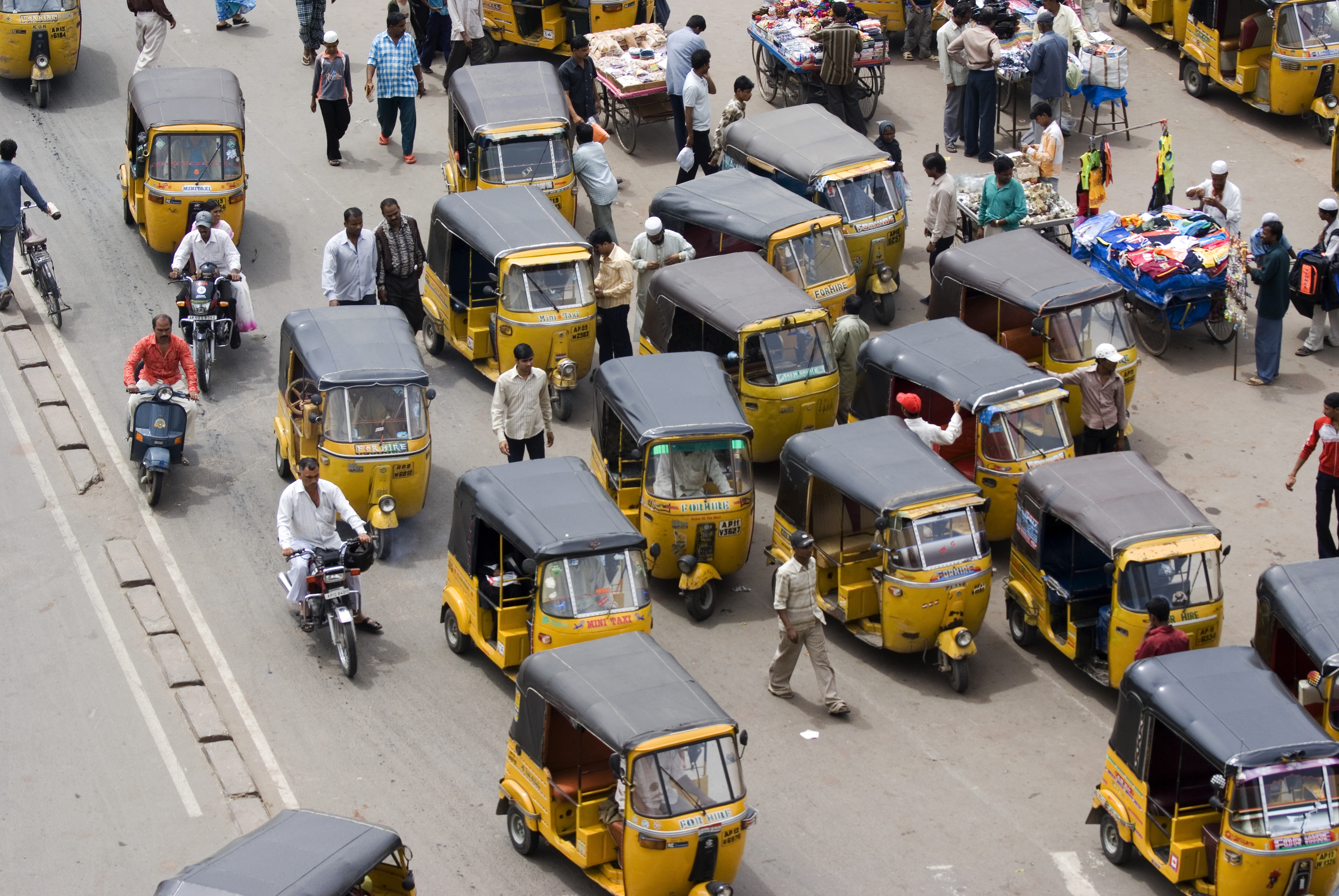 Tuk-tuk-urile din Thailanda vor fi înlocuite cu unele electrice
