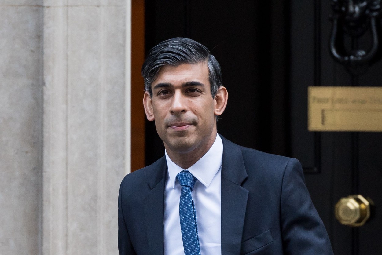 Rishi Sunak a modernizat reţeaua electrică locală pentru ca aceasta să facă faţă consumului mare de energie al piscinei sale