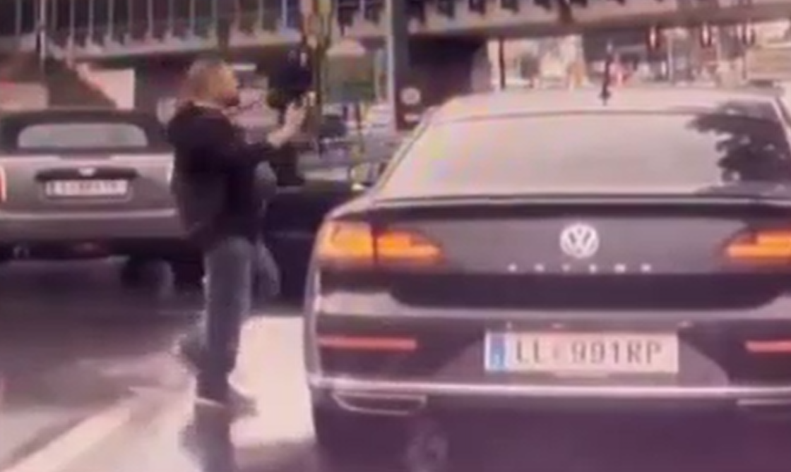 Româncă din Austria înjunghiată de iubitul irakian. Apoi, bărbatul a călcat cu mașina 2 polițiști și le-a furat o armă