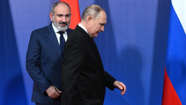 Premierul armenian Nikol Pașinian și Vladimir Putin