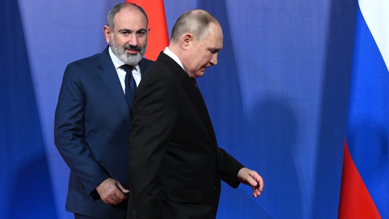 Premierul armenian Nikol Pașinian și Vladimir Putin