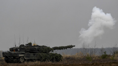 Un tanc Leopard german în timpul unui exercitiu militar din Lituania