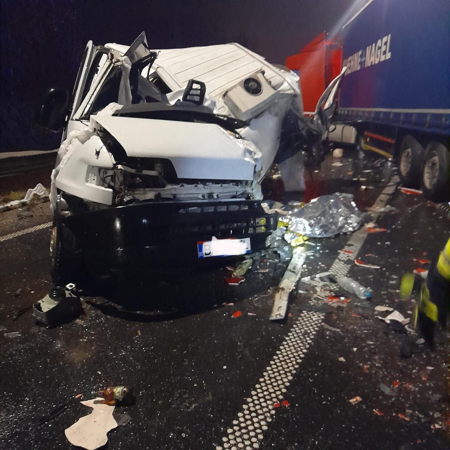 FOTO Accident grav pe autostrada A1. Un șofer a murit. Circulație deviată pe sensul Deva - Nădlac