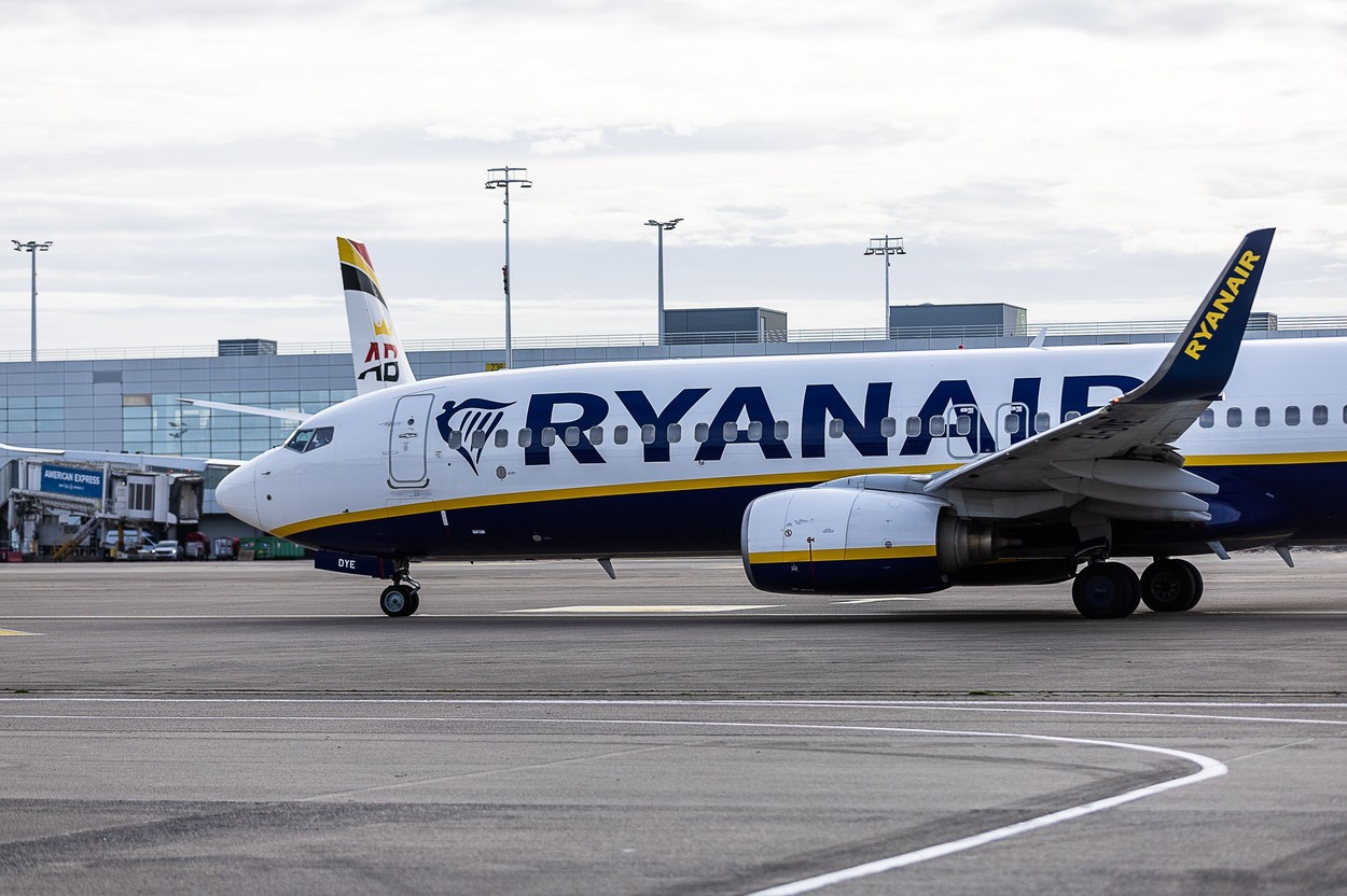 Un avion care zbura de la Londra la București a fost nevoit să aterizeze la Budapesta din cauza unui pasager turbulent