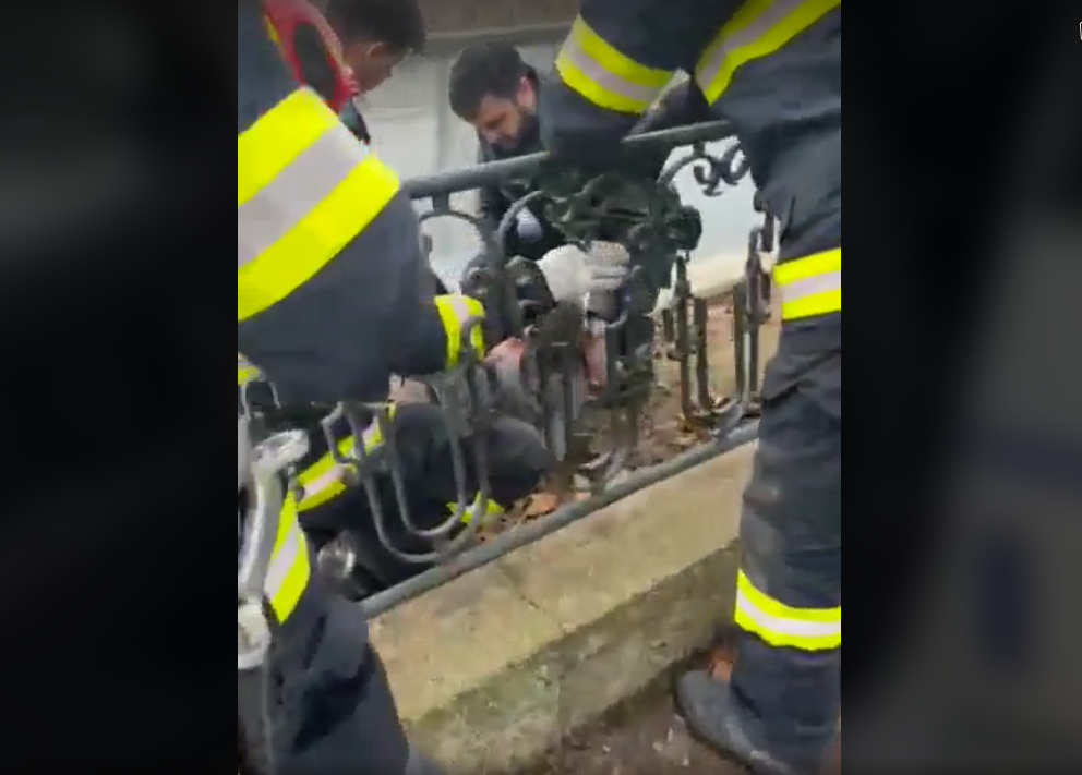 Tentativă de suicid în Capitală. O femeie s-a aruncat în râul Dâmbovița, însă a fost salvată în ultimul moment