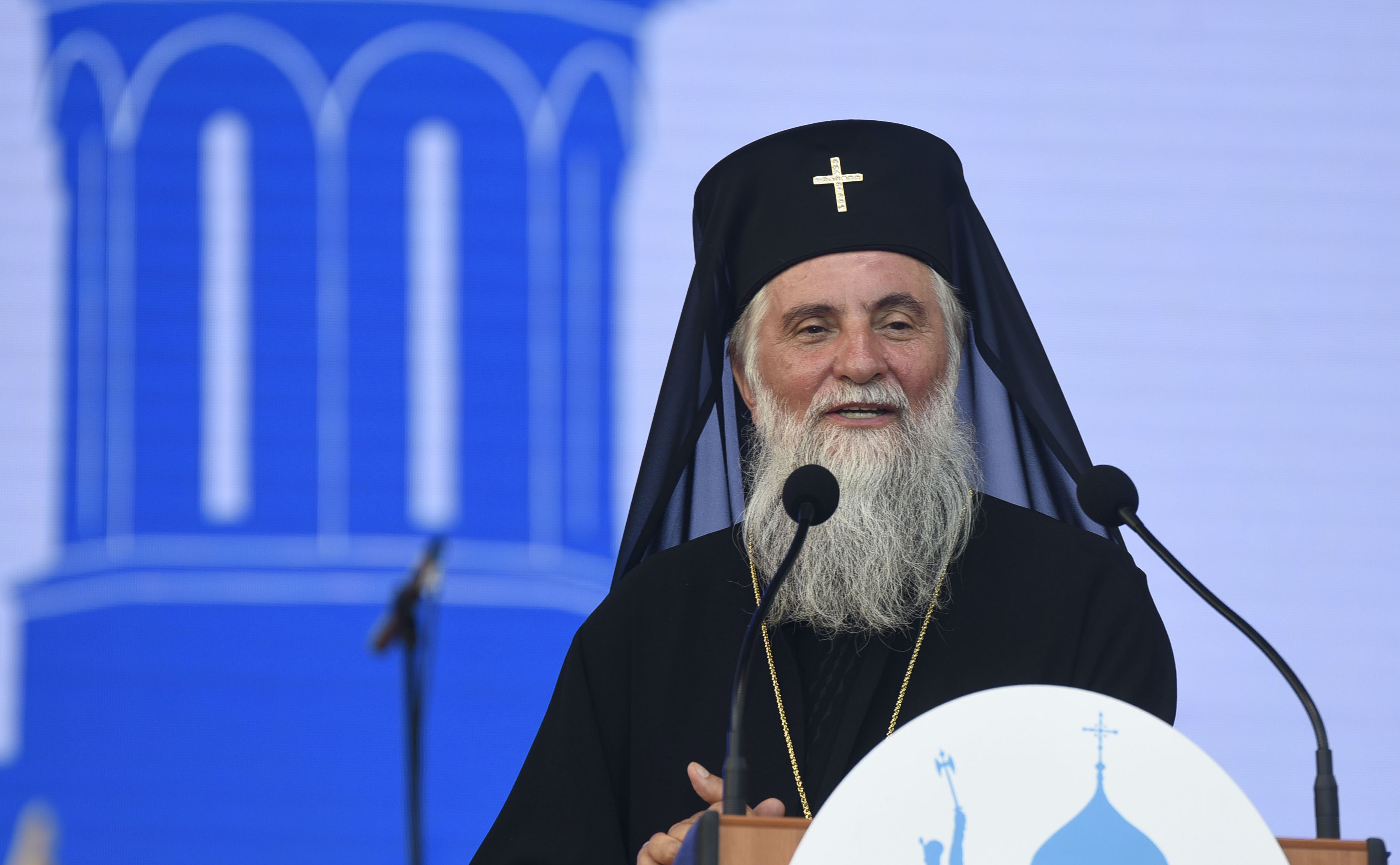 Blestem oficial pus de mitropolitul Olteniei pe capul credincioșilor care merg la o biserică de la Mănăstirea Frăsinei. Reacția BOR