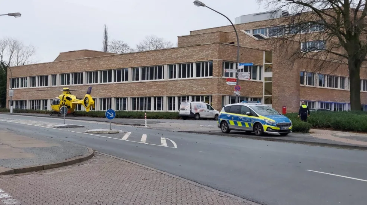 Un elev de liceu și-a omorât profesoara în clasă, apoi a sunat la Poliție, în Germania