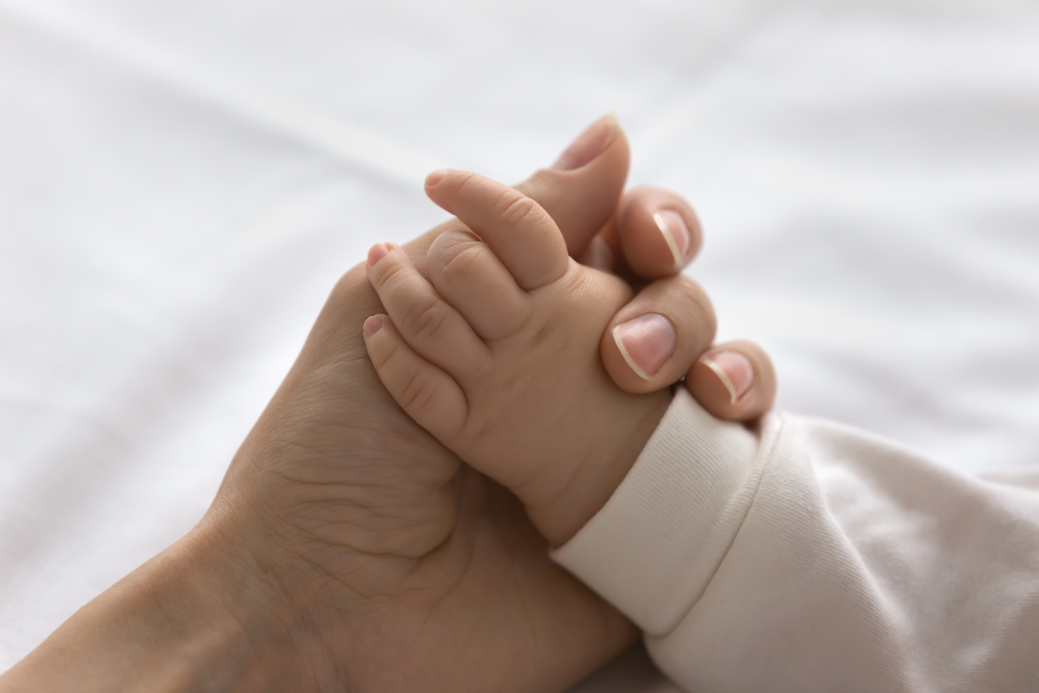 Un bebeluș de 6 luni din Olt a murit la o zi după externarea din Spitalul Județean Slatina. Poliția a deschis dosar penal
