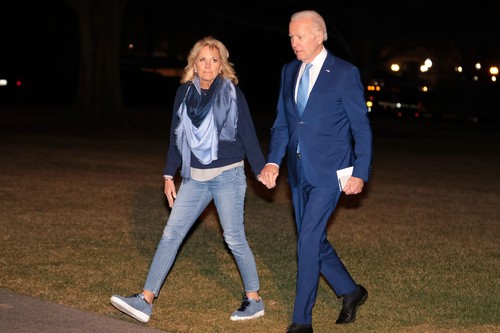 Prima Doamnă Jill Biden, depistată cu cancer de piele, a fost operată. Președintele s-a aflat permanent lângă ea
