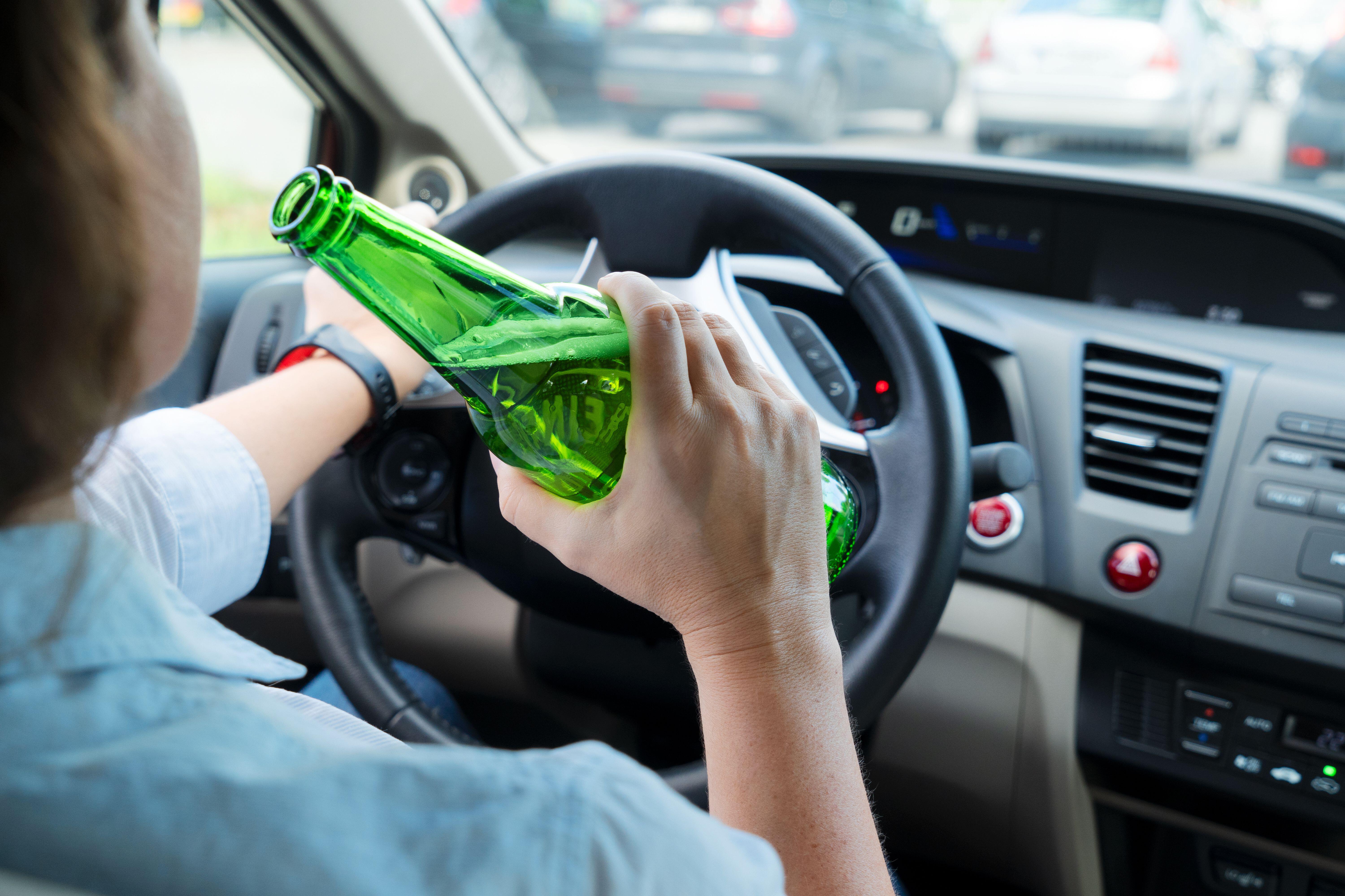 Şoferiţă cu o alcoolemie de 1,23 mg/l, condamnată pentru mită. A încercat să scape de dosar cu 300 de euro