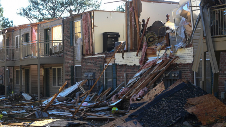 casa distrusa de tornada