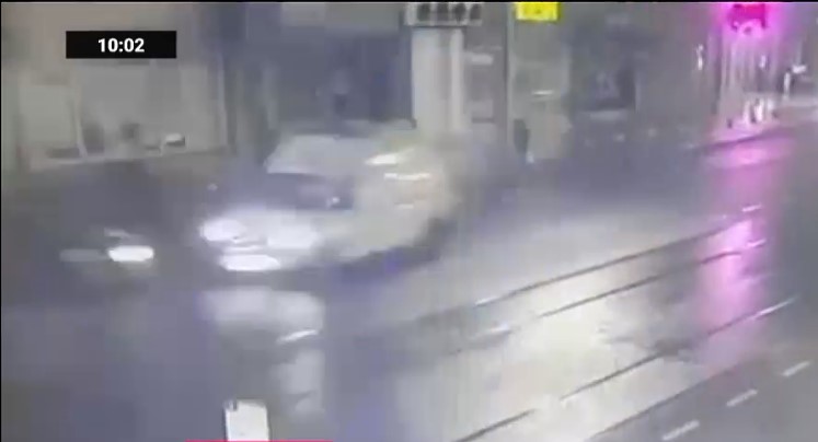 VIDEO Un șofer beat a lovit în plin o ambulanță aflată în misiune, în Galați