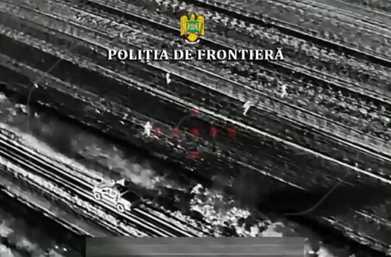 VIDEO Imigranți filmați în timp ce trec ilegal granița în România