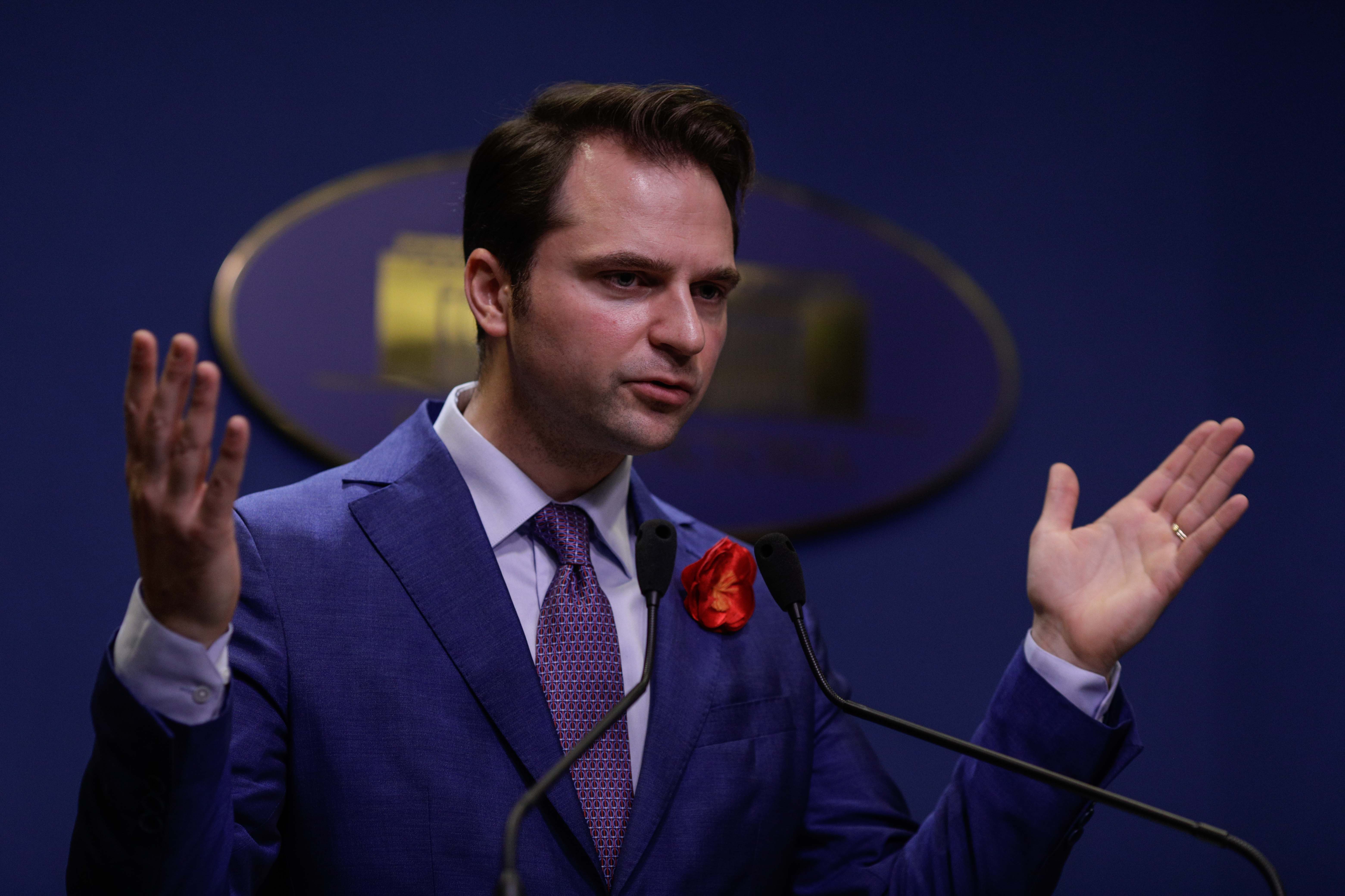 Burduja: „Evaluăm cu toate instituţiile implicate” posibilitatea interzicerii conturilor de Tik Tok pentru instituţii