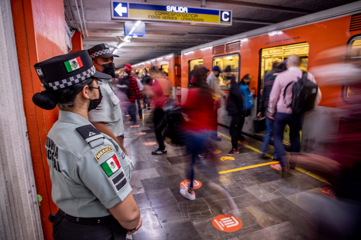 Incident la una dintre cele mai aglomerate rețele de metrou din lume. Zeci de pasageri au fost intoxicați