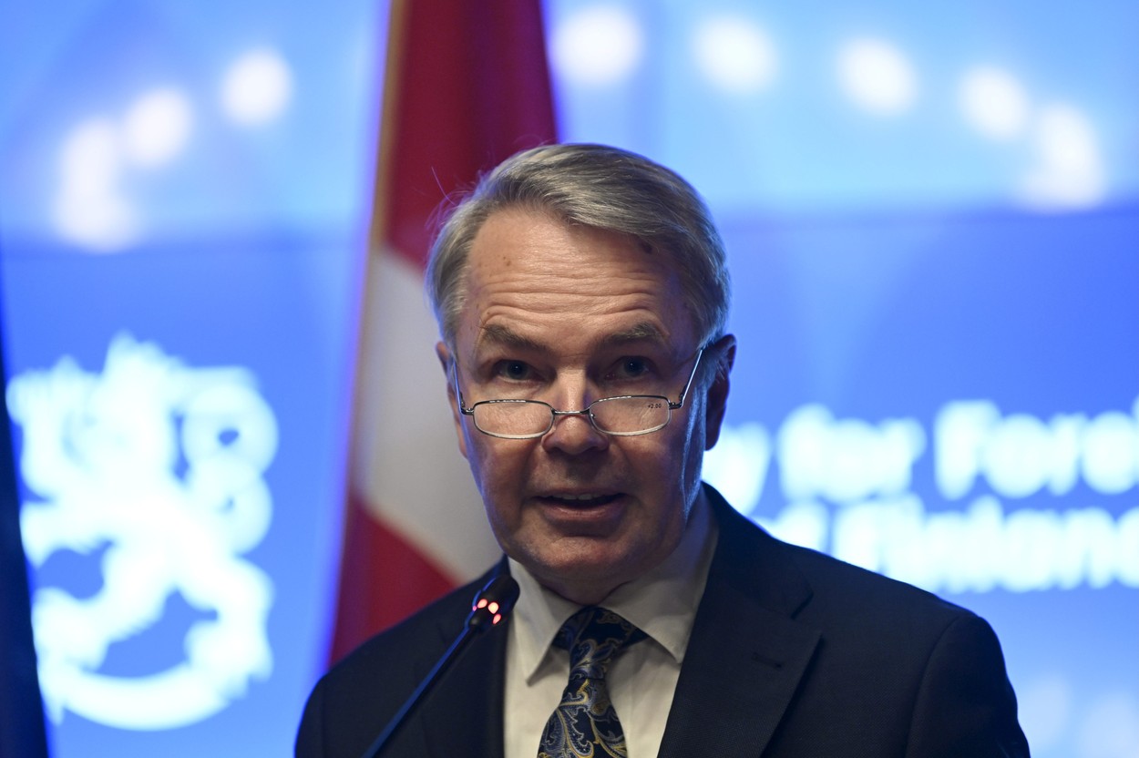 Finlanda încearcă să obțină favorul Turciei pentru aderarea la NATO printr-un export de materiale militare