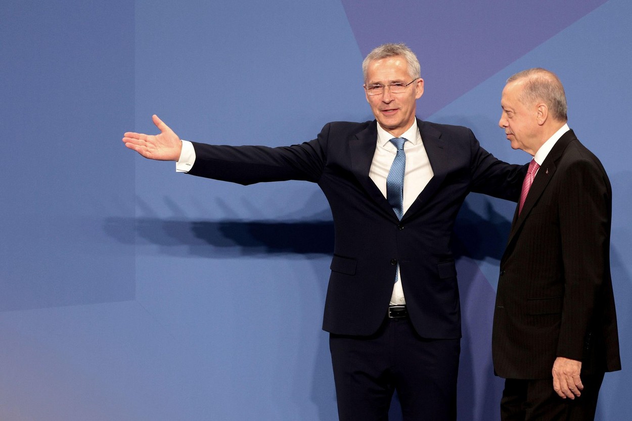 Stoltenberg consideră că sprijinul lui Erdogan faţă de Hamas nu pune probleme NATO. „Niciodată nu e uşor când avem opinii diferite”