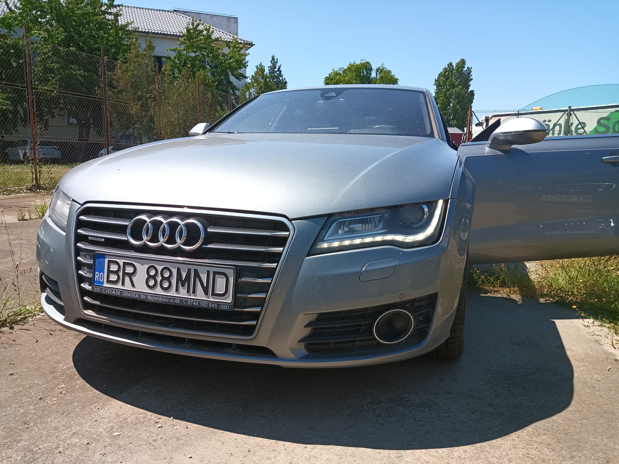 ANAF vinde mașini: Dacia Sandero la 2500 de euro, Mazda RX8 la 4000 euro, dar și modele Mercedes și Audi la peste 10.000 de euro