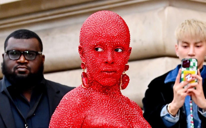 Doja Cat a uimit publicul la Săptămâna Modei din Paris cu o ținută nemaivăzută